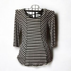 Cable & Gauge ~ Women’s ~ Top ~ Medium ~ Blouse ~ Black & White ~ Striped